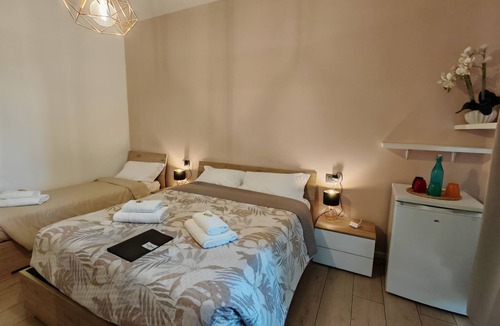 Gallarate Bed & Breakfast | 2) Double room with private bathroom 8 minutes from Milan Malpensa airport