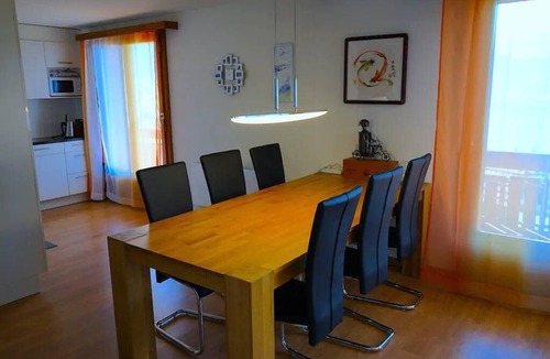 Aeschlen ob Gunten Ski Chalet | 2-Storey Chalet Apartment Near Interlaken · Panoramic Lake Thun & Jungfrau Views