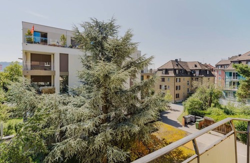 Wipkingen Apartment | 3-BR in Wipkingen · parking · tram nearby