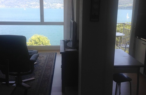 Brissago Apartment | 4 1/2 room apartment on promenade, lake view, balcony, private parking space