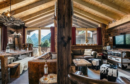 Saas-Fee Ski Chalet | 4-Bedroom Alpine Chic Escape at Chalet Mouton in Saas-Fee!