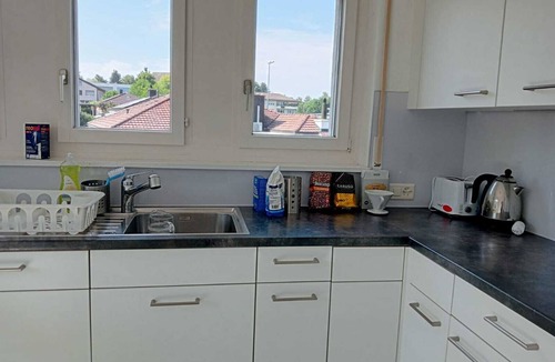 Uster District Apartment | 4 separate Schlafzimmer + kostenloser Parkplatz, 15 Minuten nach ZH