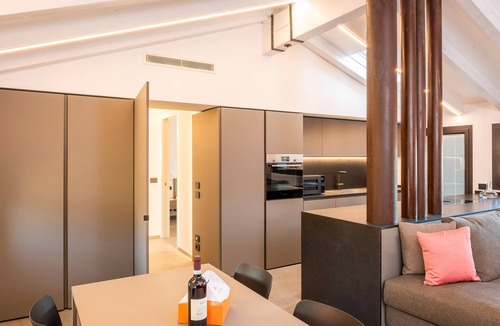 Old Town Apartment | 612A Blumen Apartment