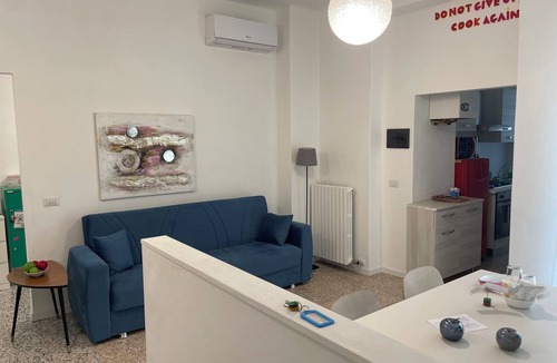 Pavia Apartment | 64B 10 minutes walk from: Polyclinic Hospital, Station and Center - 2 rooms