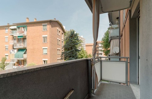 Comasina Apartment | A cozy 82 sqm apartment, ideal for 5 people, located on the first floor of a building with an elevator.The property is situated in Comasina, a residential area rich in amenities and green spaces, right next to Parco Nord Milano.The Comasina M3 metro stat