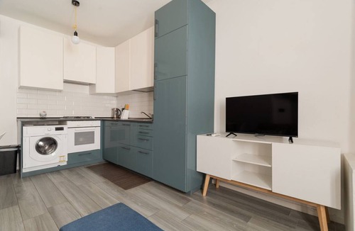 Dergano Apartment | A cozy, light-filled 40 sqm apartment located on the first floor of a building without an elevator (access via stairs).The property is situated just steps away from the Dergano stop on the M3 metro line and close to the new Isola Garibaldi district & the