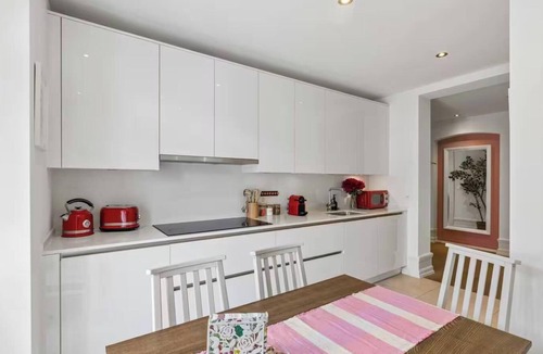 Langstrasse Apartment | A PERFECT BALANCE BETWEEN URBAN CONVENIENCE & LOCAL CHARM – ZURICH