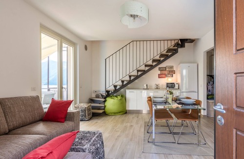 Colonno Apartment | A perfect Private 3 bed 2 bath apartment with AMAZING view over the Lake & POOL