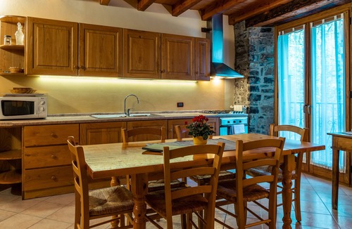 Zorzino Apartment | Accommodation on three floors in a castle in Zorzino, Pisa apartment