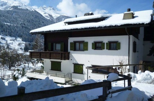 Klosters Dorf Apartment | Albeina Hus Appartement/Fewo, Dusche oder Bad, WC 2-Zimmerwohnung by Interhome