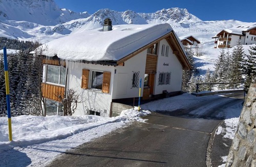 Arosa Apartment | Alpentobel Appartement/Fewo, Toilette und Bad/Dusche getrennt, 6-Bettwohnung by Interhome