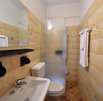 Iseo Hotel | AMBRA HOTEL - The only 3 star central lakeside hotel in Iseo