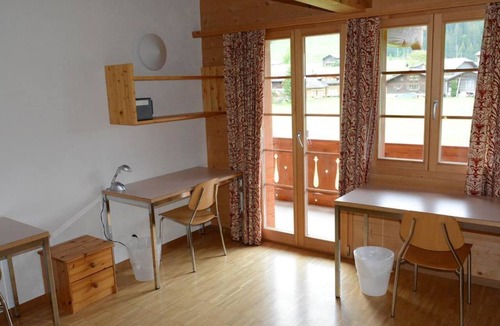 Schoenried Apartment | Anne (2. Stock) Appartement/Fewo, Dusche oder Bad, WC 12-Bettwohnung by Interhome