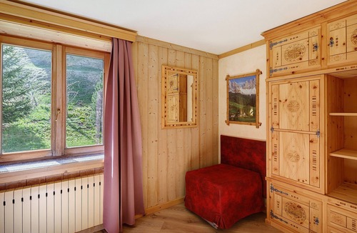 Teola Ski Chalet | Apartment '2' with Shared Garden and Wi-Fi