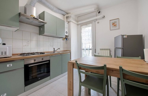 Trescore Balneario Apartment | Apartment 'A Due Passi Dalle Terme E Dal Lago' with Balcony and Wi-Fi