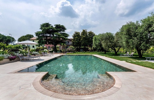 Soiano del Lago Apartment | Apartment 'Abaye I Champagne - Charm' with Shared Pool, Wi-Fi and Air Conditioning