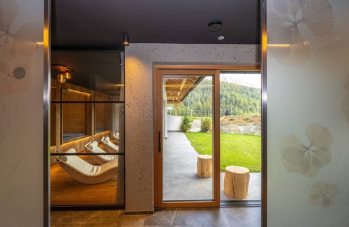Valle San Silvestro Apartment | Apartment 'Altmessnerhof Wiesenklee' with Mountain View, Shared Terrace and Wi-Fi