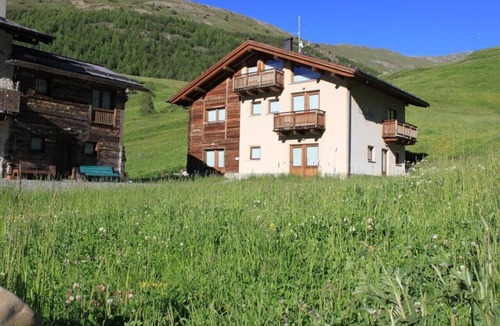 Trepalle Apartment | Apartment "Bait del Pont 52A" with Mountain View, Wi-Fi & Garden