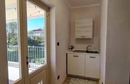 Desenzano del Garda Apartment | APARTMENT ESMERA SPACIOUS AND QUIET IN THE MIDDAY OF GREEN
