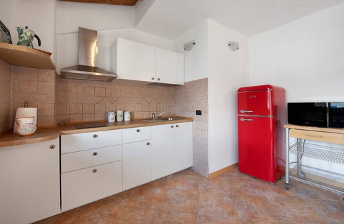 Esmate Apartment | Apartment 'Gelsomino - Iseo Lake' with Balcony and Wi-Fi