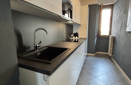 Gardola Apartment | Apartment 'Il Campanile' with Lake View, Wi-Fi and Air Conditioning
