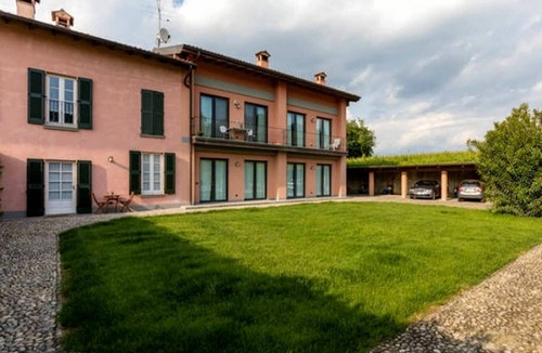 Monterotondo Apartment | Apartment in Iseo with Pool Views