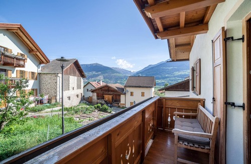 Prato allo Stelvio Apartment | Apartment "Hof am Schloss Edelweiss" with Mountain View and Wi-Fi