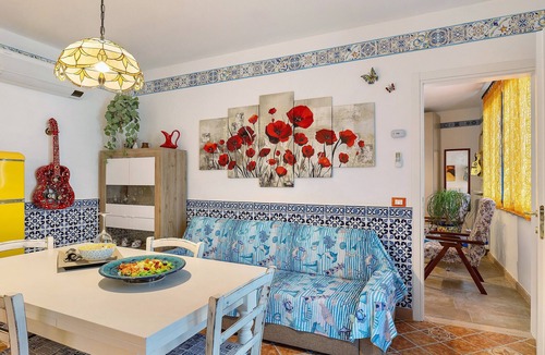 Mozzecane Apartment | Apartment 'La Maison Des Artistes' with Wi-Fi and Air Conditioning