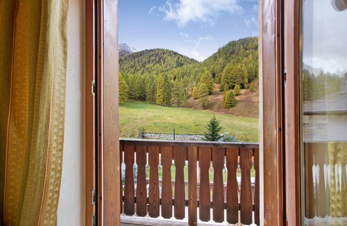Valtellina Apartment | Apartment Palipert Baita Aris with Mountain View, Balcony & Wi-Fi