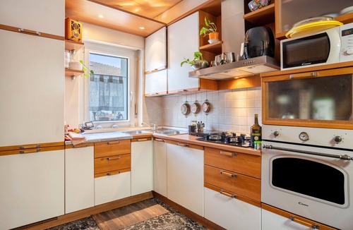 Trento Apartment | Apartment 'Re 1' with Balcony, Wi-Fi and Air Conditioning