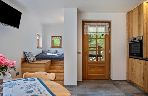 Rabbi Apartment | Apartment 'Salto Del Camoscio' with Mountain Views and Private Garden