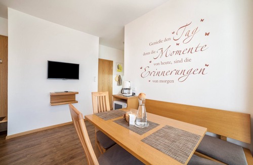 Rabla Apartment | Apartment "Schnitzer - Löwenzahn" with Mountain View, Wi-Fi, Balcony & Garden