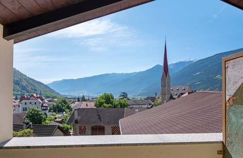 Silandro Apartment | Apartment 'Schnatzhof Typ D12' with Mountain View, Shared Pool and Wi-Fi