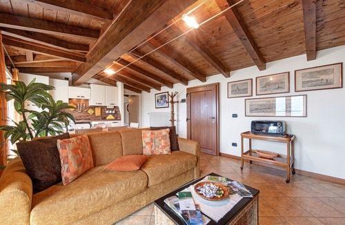 Veleso Apartment | Apartment 'Splendido loft panoramico' with Lake View & Wi-Fi