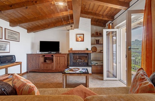 Veleso Apartment | Apartment 'Splendido loft panoramico' with Lake View & Wi-Fi