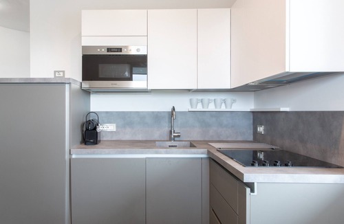 Cavaion Veronese Apartment | Apartment "Studio Colline di Bardolino" with Wi-Fi & Garden 023006-LOC-00151