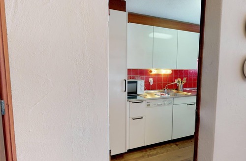 Samedan Apartment | Apartment with 2 ½ rooms and about 60 m2 on the fourth floor, with lift.