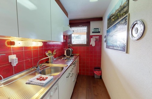 Samedan Apartment | Apartment with 2 ½ rooms and about 60 m2 on the fourth floor, with lift.