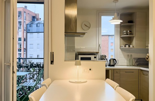 Turro Apartment | Apartment with Balcony, Wi-Fi and Air Conditioning