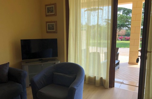 Roe Volciano Apartment | App. Margherita with swimming pool - surrounded by greenery for relaxing holidays