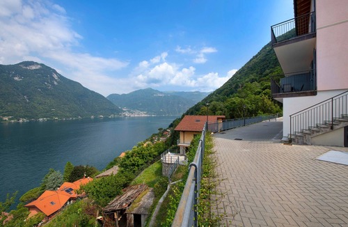 Nesso Apartment | Appartamento 6 Il Tornante with Lake & Mountain Views, Wi-Fi, A/C & Balcony