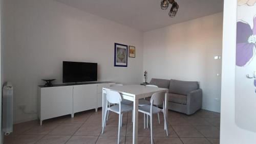 Polpenazze del Garda Apartment | Appartamento Polpenazze - Relax in collina con piscina