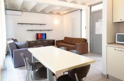 Lecco Apartment | Appartamento per famiglie, parcheggio di fronte WI FI grautito, self check in