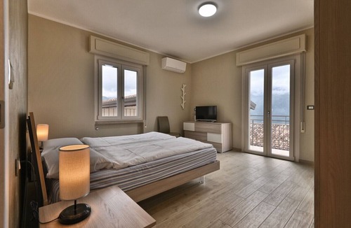 Aer Apartment | Appartamento Stella by Theater Home - with big terrace and partially lake view