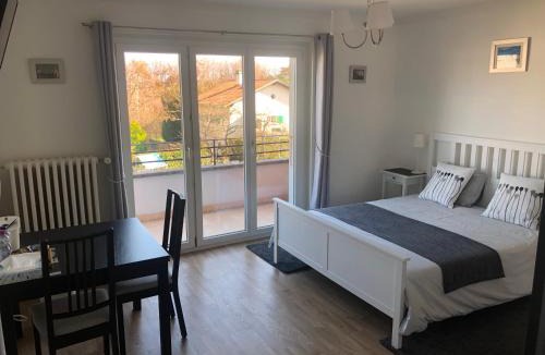 Rolle Bed & Breakfast | Au Bonheur des Iris