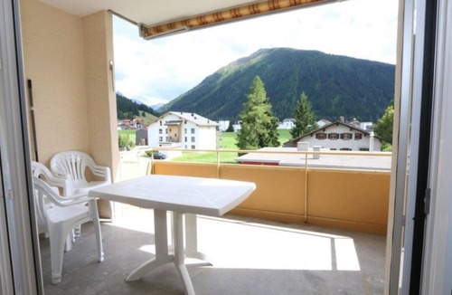 Meierhof Apartment | Bündalodge 1015 Appartement/Fewo, Dusche oder Bad, WC 4-Zimmerwohnung by Interhome
