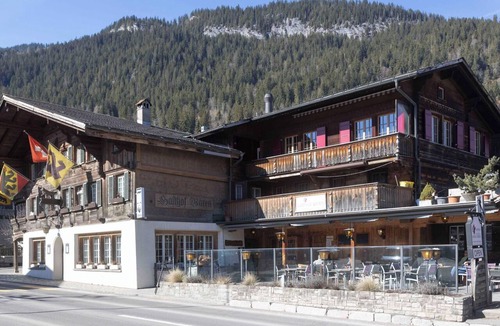 Zweisimmen Apartment | Baren Penthouse Appartement/Fewo, Dusche, WC 8-Bettwohnung by Interhome