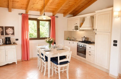 Colico Piano Apartment | Beata Rose holiday flat with pool