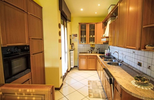 Caronno Varesino Apartment | Beautiful apartment for 6 guests with A/C, WIFI, TV and balcony