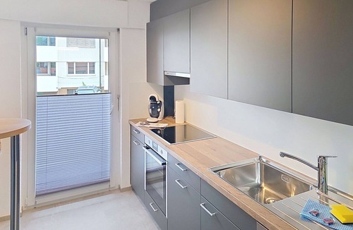 Haag Apartment | Beautiful apartment for 4 people with WIFI, TV, balcony, pets allowed and panoramic view